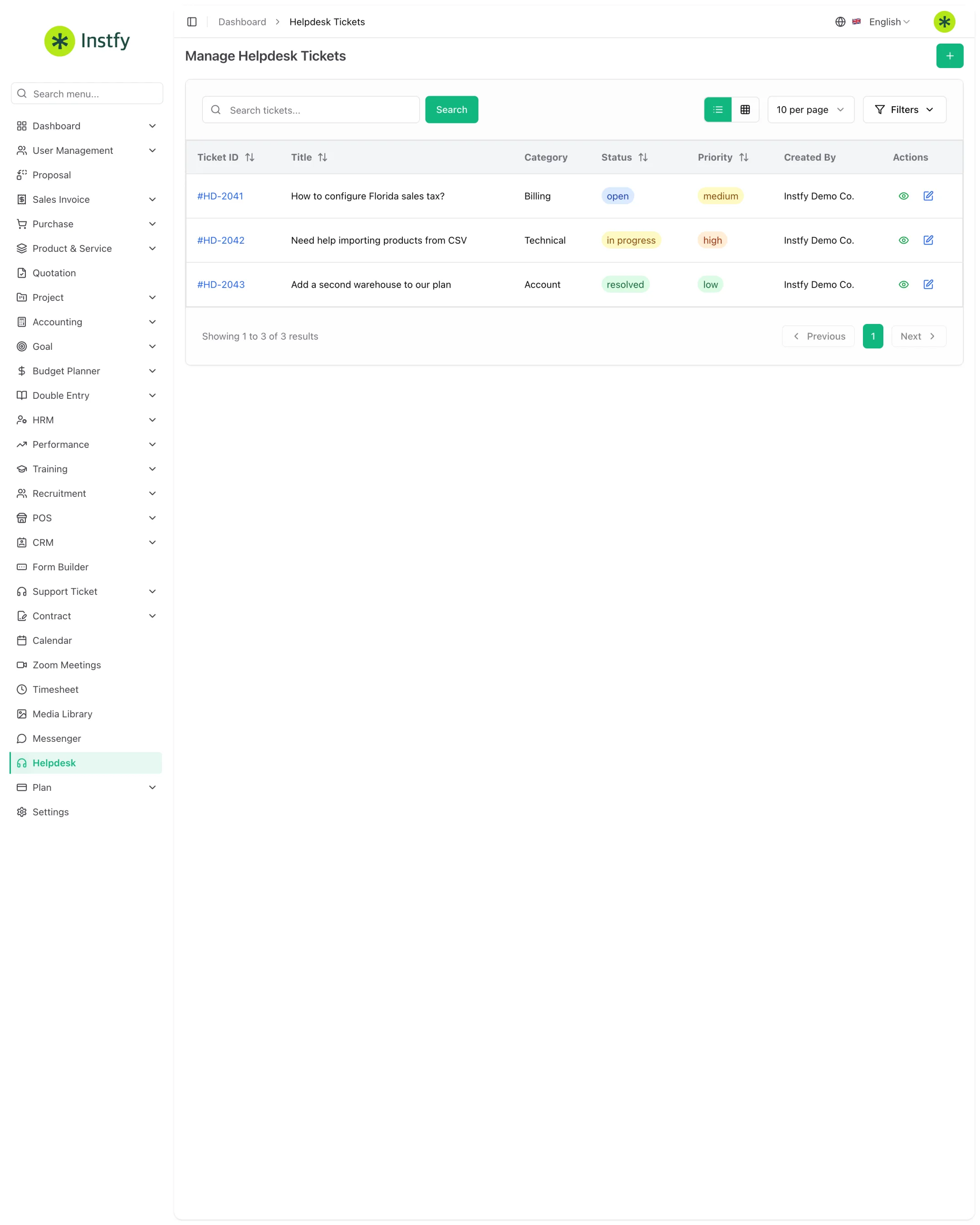 Lista de chamados do Helpdesk com título, categoria, status e prioridade